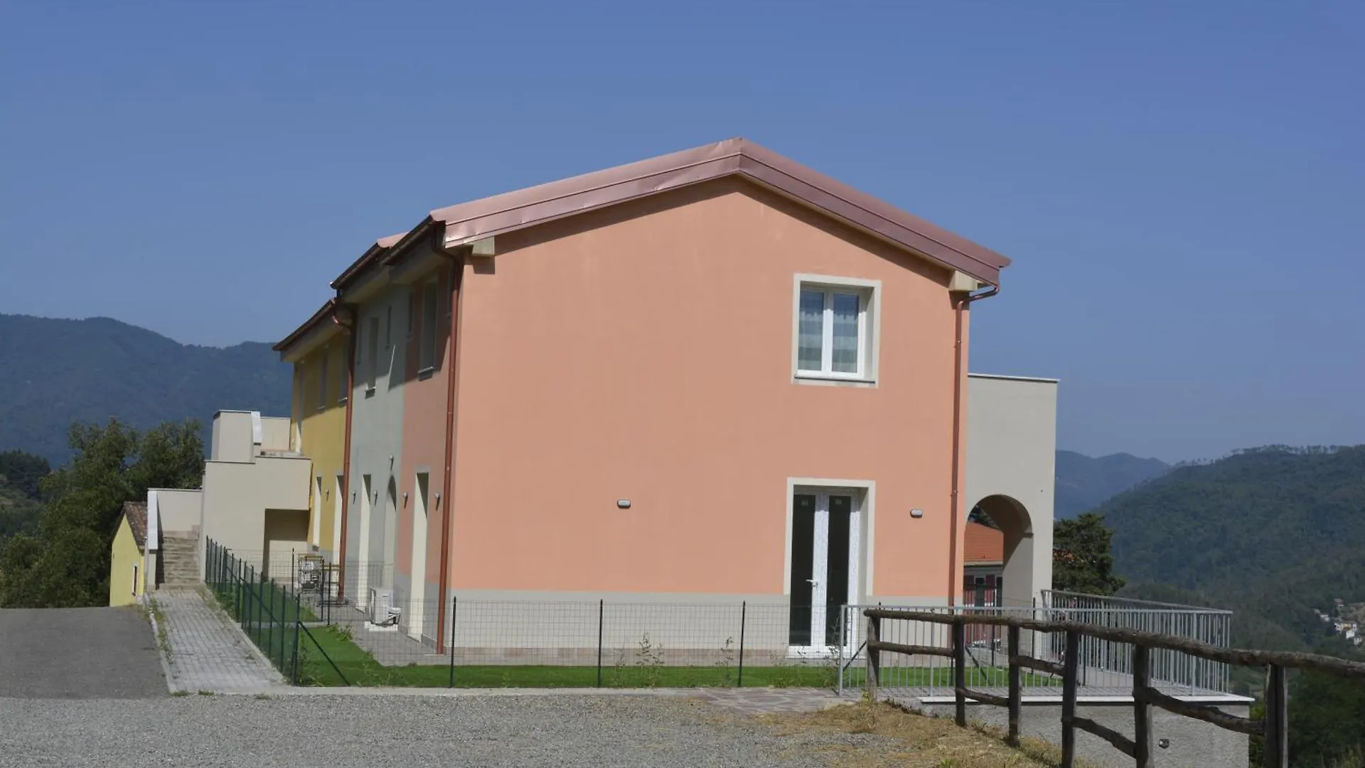 Aparthotel Castagnarossa Casa Vacanze Beverino Italia